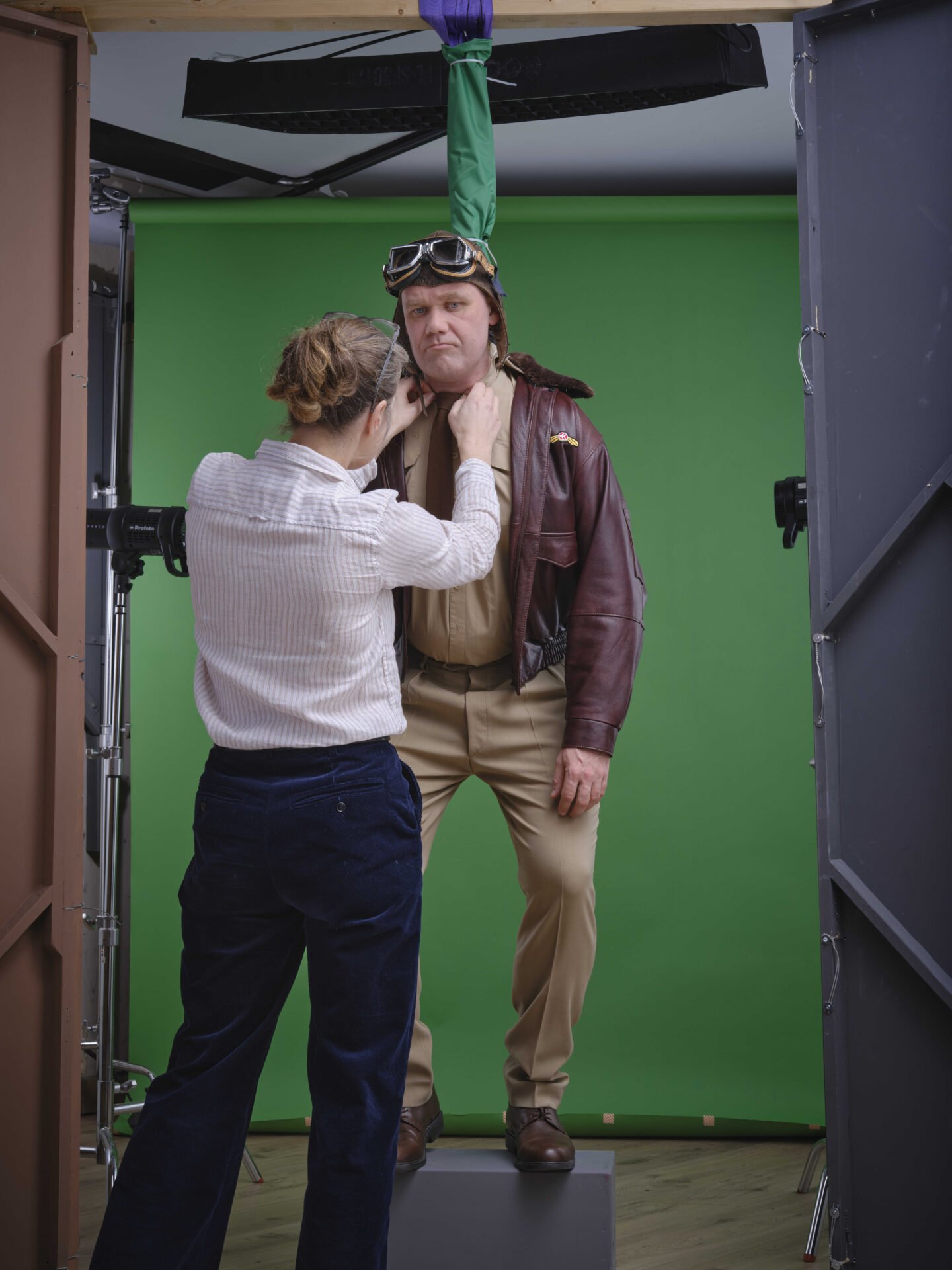 Cato Skimten Storengen som henger i et tau i forbindelse med fotoshoot på Catch 22